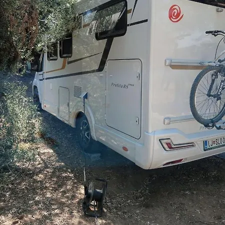Marathias Miss Asimenia One Empty Pitch For Your Rv μια θεση Cambing Rv 캠프장 밀리나